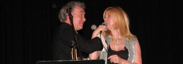 Janey Lee Grace sings with Billy Jenkins